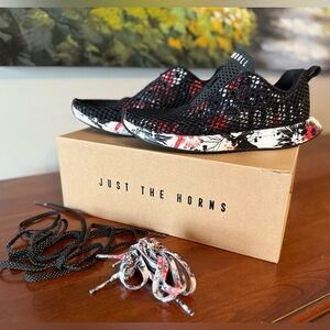 Nobull M8.5/W10 Diamond Mesh Floral Runners Red/Black/White Sneakers Flowers